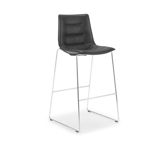 NAVA | Bar stools | Girsberger
