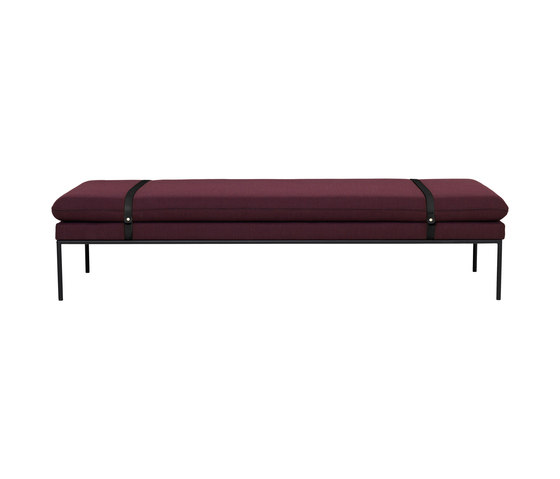 Turn Daybed - Fiord by Kvadrat - Solid Bordeaux - Black Leather Straps | Lettini / Lounger | ferm LIVING