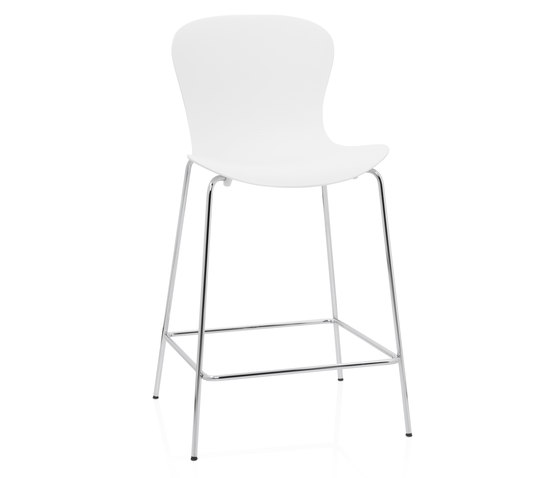 NAP™ | Counter stool | KS58 | White | Chrome base | Tabourets de bar | Fritz Hansen
