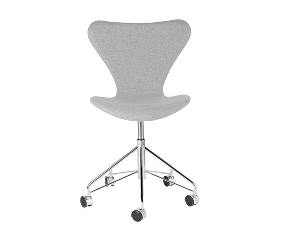 Series 7™ | Chair | 3117 | Full upholstred | Chrome wheel base | Sedie | Fritz Hansen