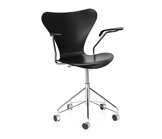 Series 7™ | Chair | 3217 | Black coloured ash | Wheel chrome base | Sillas | Fritz Hansen