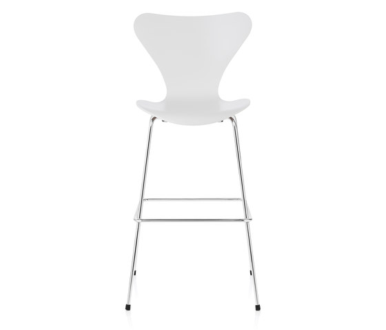 Series 7™ | Bar stool | 3197 | Lacquered white | Chrome base | Tabourets de bar | Fritz Hansen