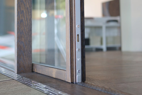 Ghost Wood minimal sliding door | Portes-fenêtres | ISAM