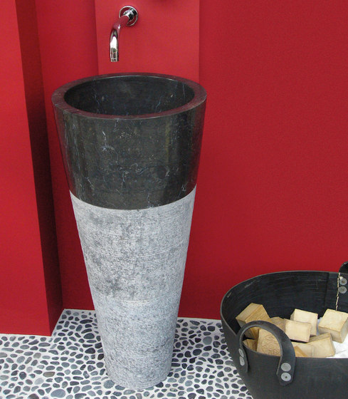 Lavabi | Conico Nero d.40 h.90 cm | Waschtische | IMSO Ceramiche