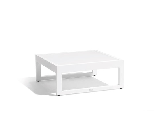 Fuse medium footstool/sidetable | Mesas de centro | Manutti