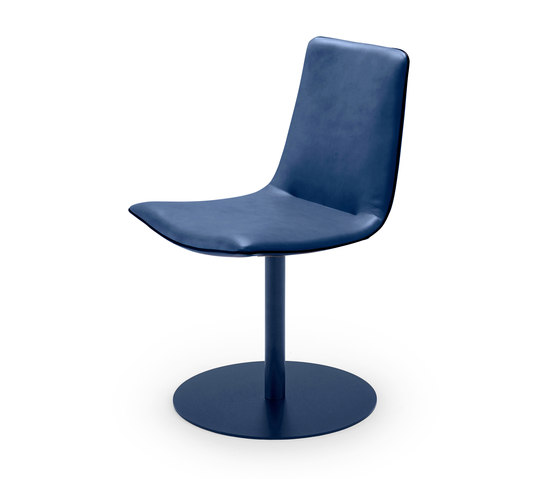 Amelie | with central leg | Chairs | FREIFRAU MANUFAKTUR