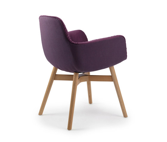 Leya | Armchair High mit Holz mit Kreuzzarge | Stühle | FREIFRAU MANUFAKTUR