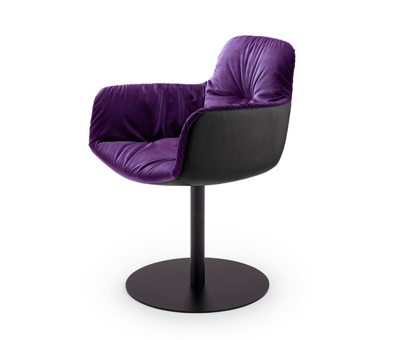 Leya | Armchair High with central leg | Chairs | FREIFRAU MANUFAKTUR