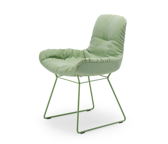 Leya | Armchair Low with wire frame | Chairs | FREIFRAU MANUFAKTUR
