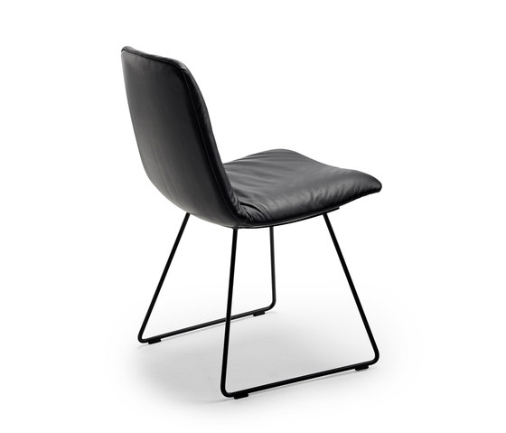 Leya | with skid frame | Chairs | FREIFRAU MANUFAKTUR