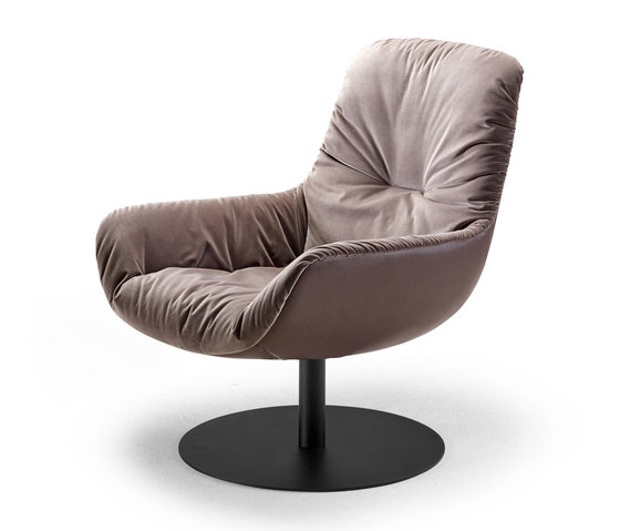 Leya | Lounge Chair with central leg | Fauteuils | FREIFRAU MANUFAKTUR