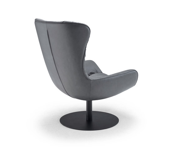 Leya | Wingback Chair with central leg | Armchairs | FREIFRAU MANUFAKTUR