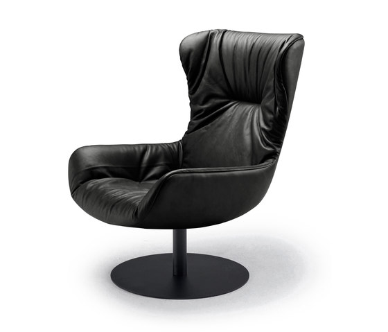 Leya | Wingback Chair with central leg | Fauteuils | FREIFRAU MANUFAKTUR