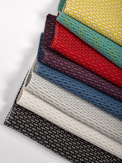 Chain Link Through KnollTextiles | Tissus d'ameublement | Bella-Dura® Fabrics