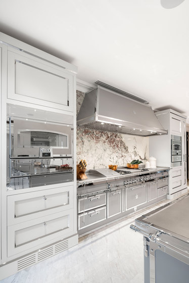 TAILOR MADE KITCHENS | SILVER GREY & POLISHED CHROME KITCHEN | Cocinas integrales | Officine Gullo
