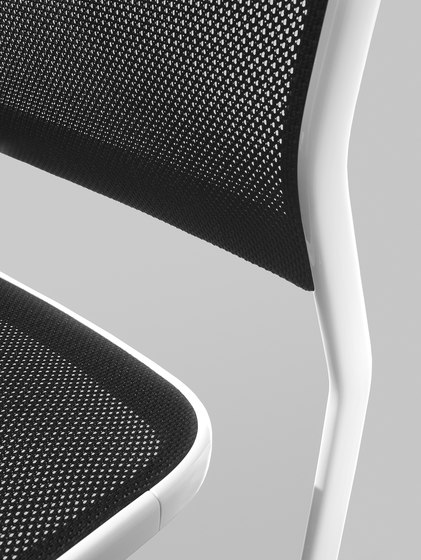 Marc Newson
Aluminum Chair | Chairs | Knoll International