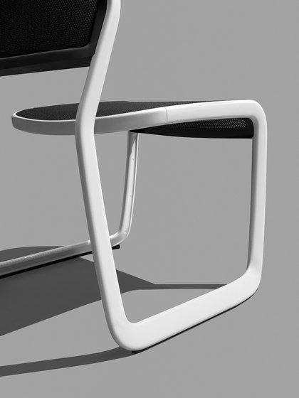 Marc Newson
Aluminum Chair | Stühle | Knoll International