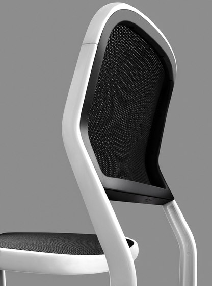 Marc Newson
Aluminum Chair | Sillas | Knoll International