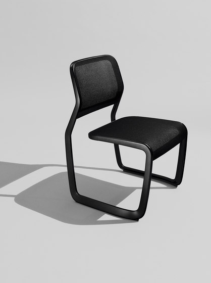 Marc Newson
Aluminum Chair | Chaises | Knoll International