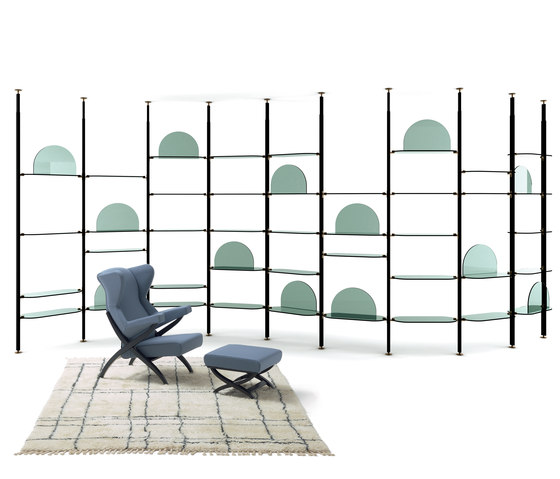 Alba Libreria - Versione fissaggio a soffitto con ripiani in vetro verde | Scaffali | ARFLEX