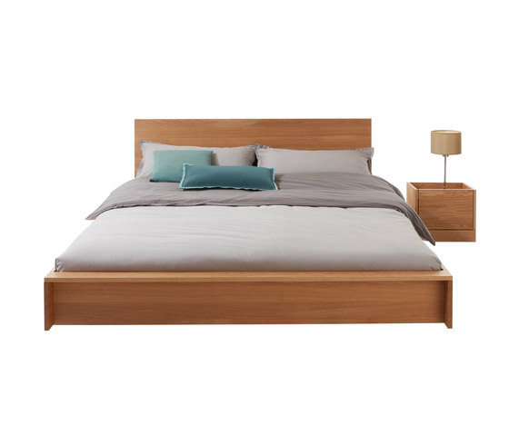 Flai Bed solid oak with headboard | Lits | Müller small living