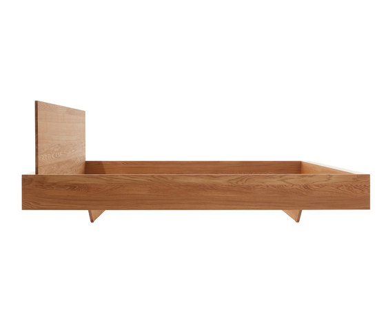 Flai Bed solid oak with headboard | Lits | Müller small living