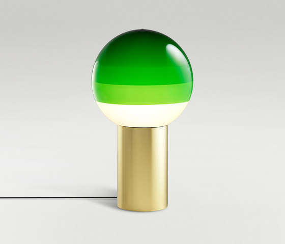 Dipping Light M Verde-Latón Cepillado | Lámparas de sobremesa | Marset
