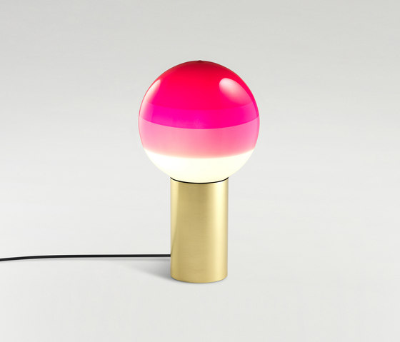Dipping Light Pink-Brushed Brass | Tischleuchten | Marset