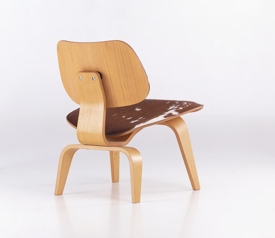 Plywood Group LCW Calf’s Skin | Sessel | Vitra