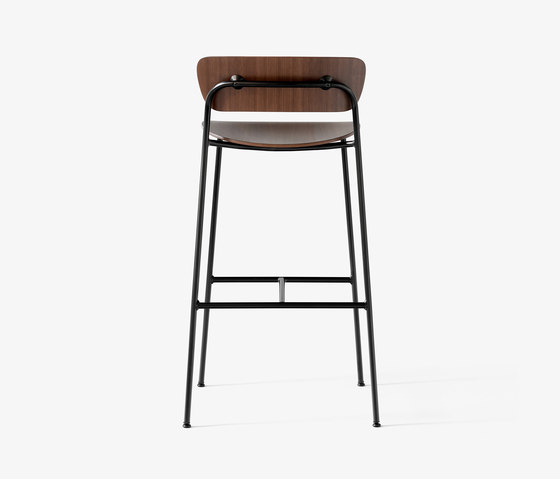 Pavilion AV9 Lacquered Walnut w. Black base | Bar stools | &TRADITION
