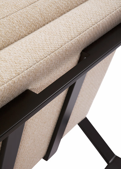 Exalto Lounge Chair | Sessel | Powell & Bonnell