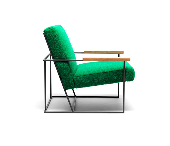 Gotham armchair with oak armrests | Fauteuils | Eponimo