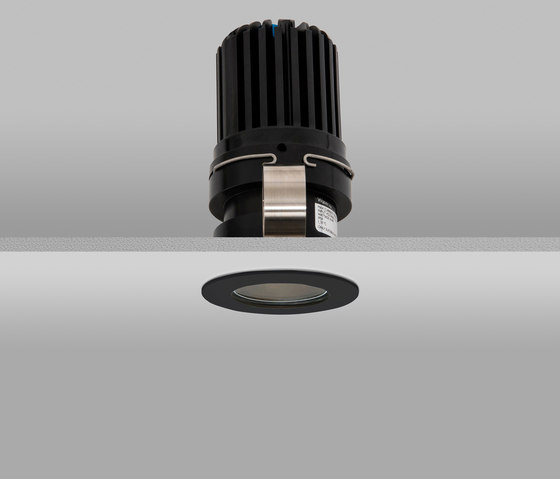 Waterspring 50+ Black Medium 2700K | Lámparas empotrables de techo | John Cullen Lighting