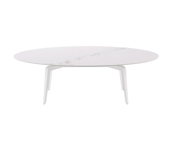 Odessa | Oval Dinig Table White Lacquered Base | Dining tables | Ligne Roset