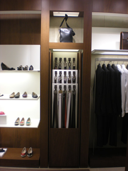 Bespoke Display Unit For Clothes Shop | Garderoben | YDF