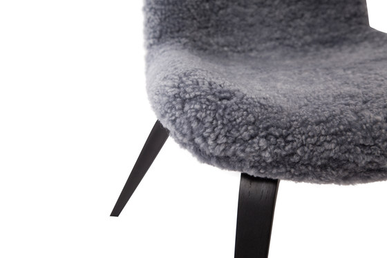 Goose Lounge Chair, Black / Sheepskin: Graphite | Sessel | NORR11