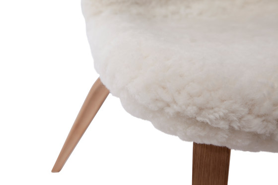 Goose Lounge Chair, Natural / Sheepskin: Off White | Sessel | NORR11