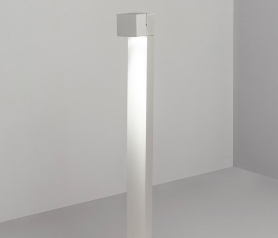 Cube | Spike mono natural | Lámparas exteriores sobre suelo | Dexter