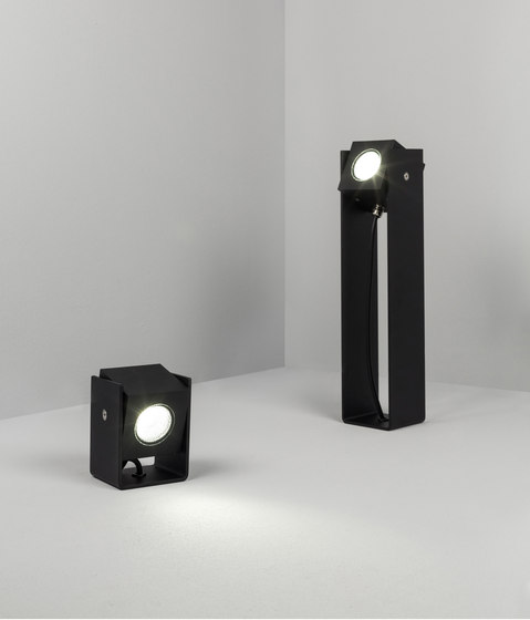Cube XL | Tower 40cm 40° black | Outdoor wall lights | Dexter