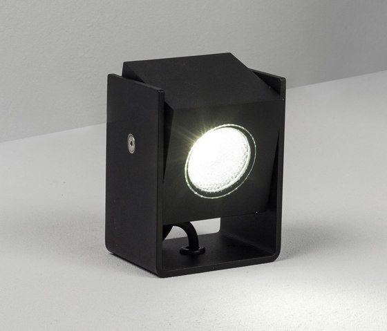 Cube XL | Tower 12cm 40° black | Outdoor wall lights | Dexter