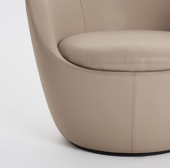 Lína Swivel Chair | Armchairs | Design Within Reach