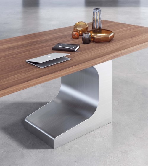Niemeyer | Executive Desk | Contract tables | Estel Group
