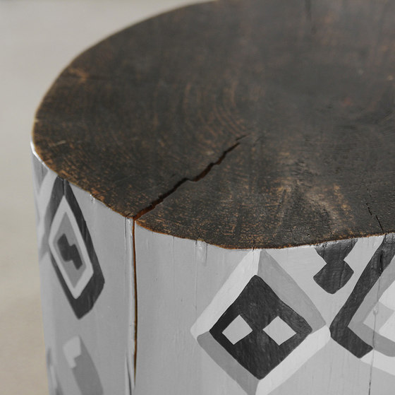 Diamante Hand Painted Log Table | Mesas auxiliares | Pfeifer Studio