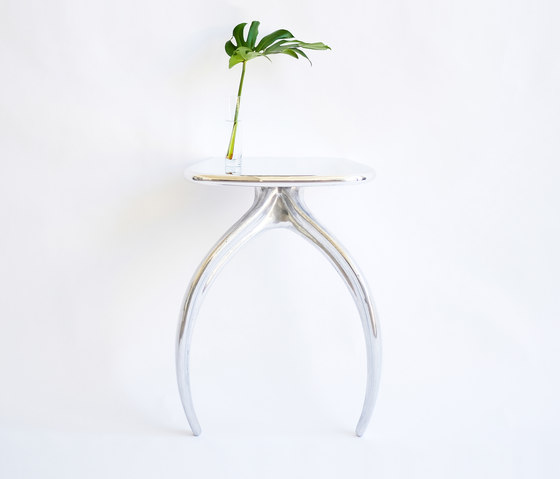 Wishbone Series Console - Aluminum | Tables consoles | STACKLAB