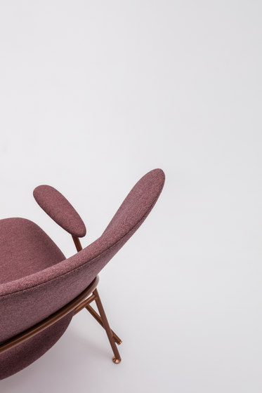 Calder Armchair with upholstered armrests | Fauteuils | Comforty