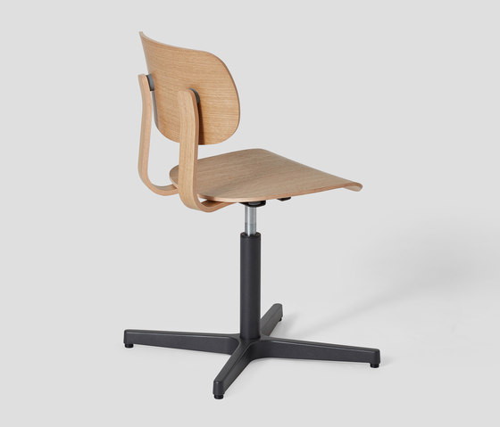 HD Chair With Pedestal | Stühle | VG&P