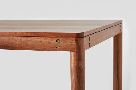 Wooden Dowel table Solid Walnut | Mesas comedor | VG&P