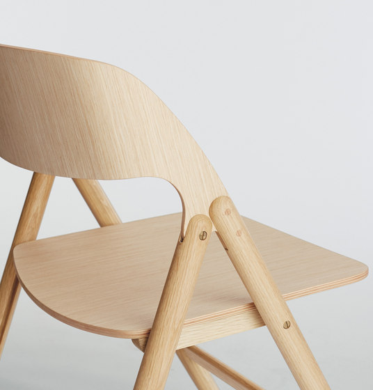 Narin Folding Chair | Sillas | Design Within Reach
