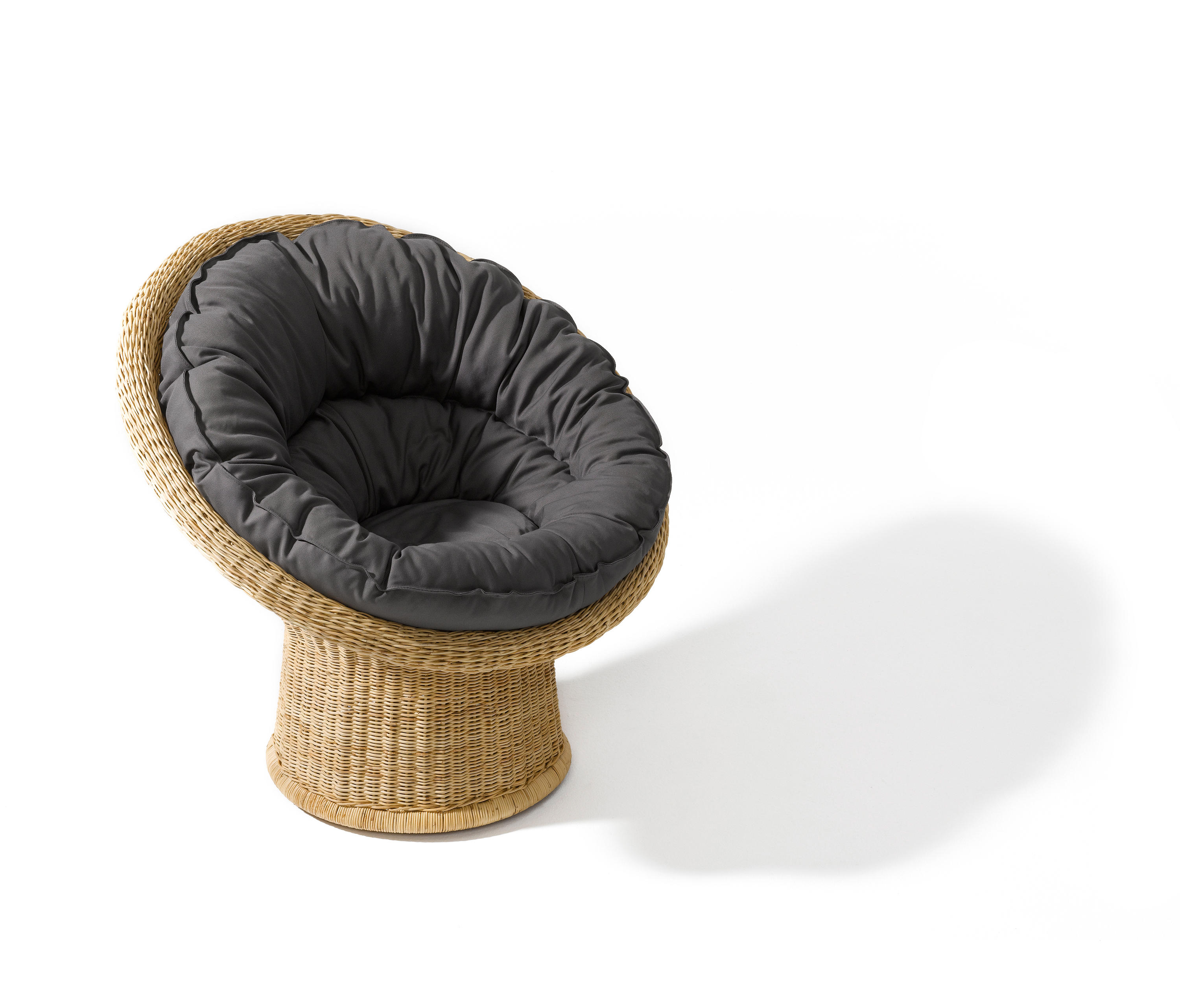 E 10 rattan lounge chair garden armchairs from richard lampert ... Rattan lounge møbler