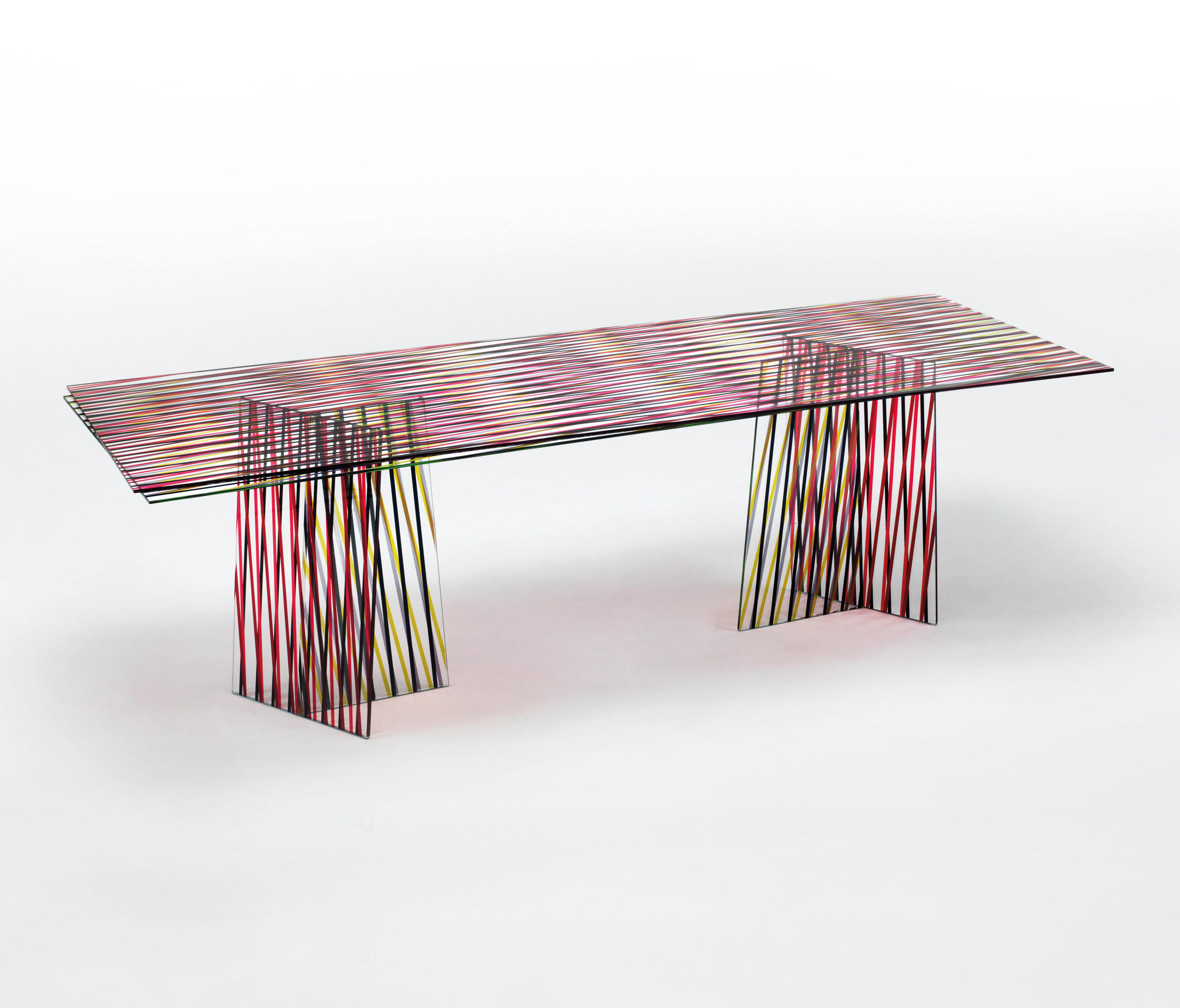 Pellen ZuidAmerika zwart CROSSING - Dining tables from Glas Italia | Architonic